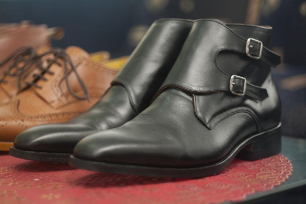 Monki – co to za buty i dlaczego warto mieć je w swojej szafie?