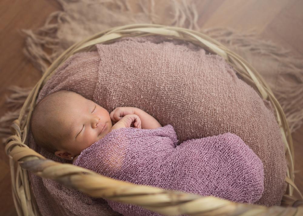 Czym najlepiej przykrywać niemowlę?