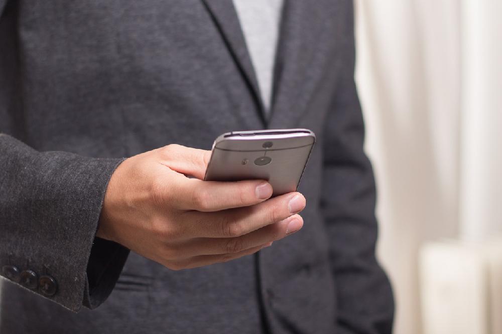 Masowa wysyłka SMS-ów – dlaczego warto wykorzystać ją w swoim biznesie?